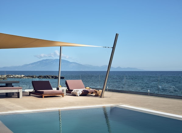 Be whisked off your feet and into a world of utter extravagance at La Mer Villa.