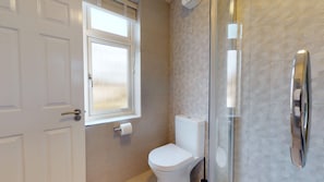 The Oxford Lodge Merton Suite 2 The Oxford Lodge Merton Suite Bathroom