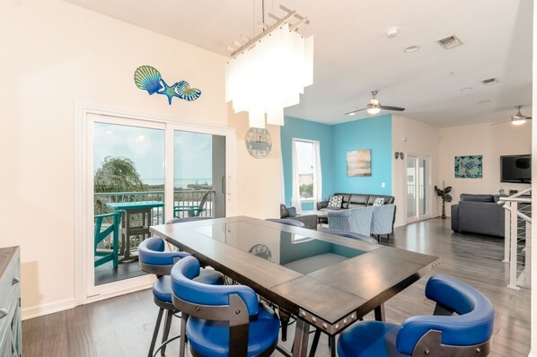 We know you're on the hunt for South Padre Island vacation rentals to start planning your next big getaway. A stay at our bayfront townhome will make your beachcation dreams come true!
