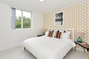 Bedroom (Queen)