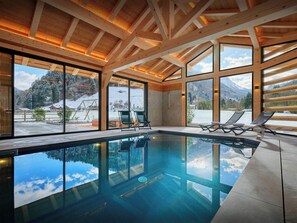 Piscine intérieure