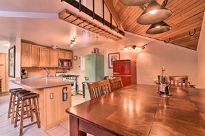 Kitchen | Fully Equipped w/ Cooking Basics