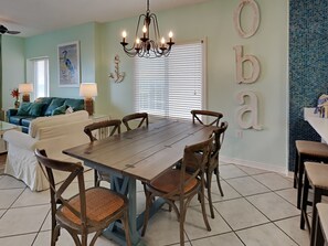 Dining Room - Seats 6
