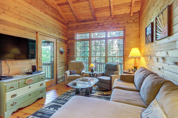 Blue Ridge Vacation Rental | 3BR | 2.5BA | 2,660 Sq Ft | Stairs to Access