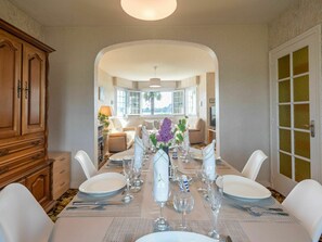 Table, Tableware, Furniture, Property, Chair, Stemware, Dishware, Interior Design, Decoration, Tablecloth