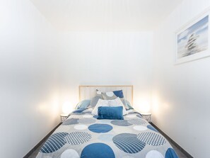 Property, Building, Azure, Textile, Wood, Comfort, Interior Design, House, Flooring, Floor