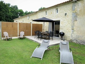 Möbel, Himmel, Schatten, Pflanze, Gartenmöbel, Grundstueck, Gebäude, Tisch Im Freien, Interior Design, Baum