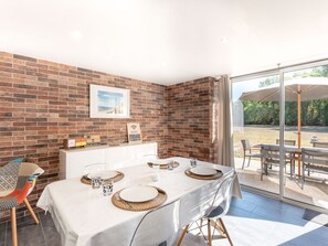 Tabelle, Möbel, Stuhl, Holz, Geschirr, Interior Design, Fussboden, Flooring, Wohnzimmer, Pflanze