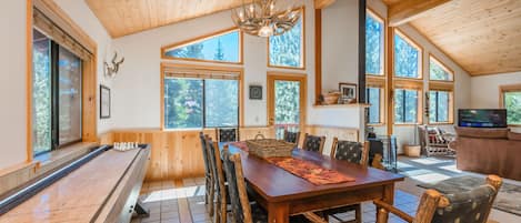 Tahoe Alpenglow Properties - Bear Cub Cabin