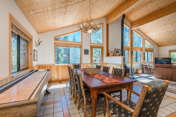 Tahoe Alpenglow Properties - Bear Cub Cabin