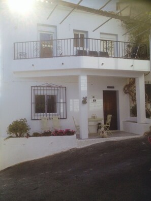 Upstairs/downstairs terraces