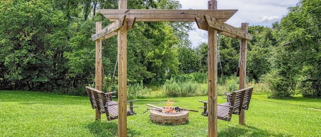 Pigeon Forge Vacation Rental "Rustic Acres" - Fire pit with swing