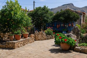Exterior details - Garden of the property