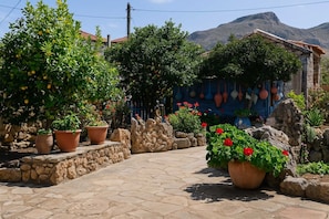 Exterior details - Garden of the property
