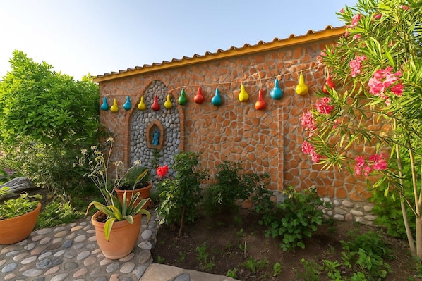 Exterior details - Garden of the property