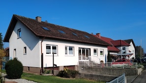 2 Familienhaus in einer ruhigen Wohngegend