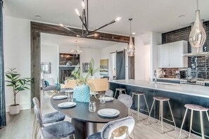 Gorgeous kitchen and dining space!