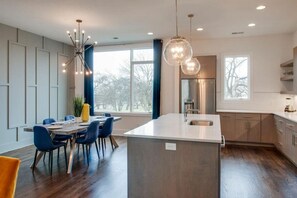 Gorgeous kitchen and dining space!