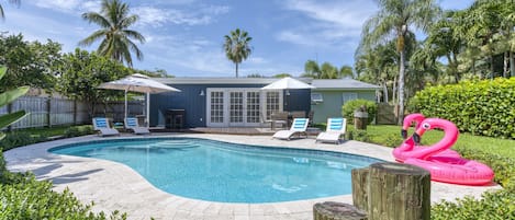 Relaxing family friendly 3-bedroom & 2-bathroom Villa situated between Palm Beach and Jupiter features a large, tropical, outdoor entertainment space with large pool, BBQ Gas Grill, patio dining and lounging and Cornhole