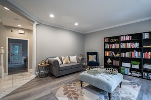 Front sitting room with library