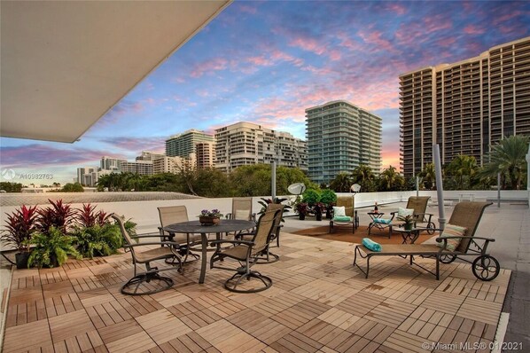 Larg unit Terrace / Balcony