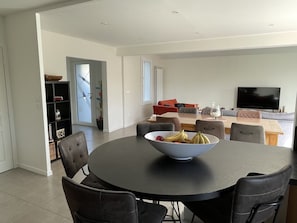 Salle de vie, 55 m2 .