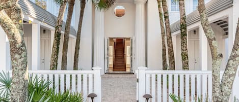 WELCOME TO ROSSI HOUSE IN SEASIDE, FLORIDA
