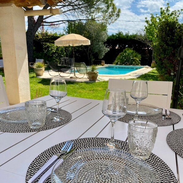 Outdoor dining
