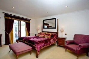 Double Bedroom with Ensuite and Garden access