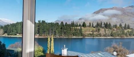 View from dining table to Queenstown Golf course 