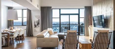 Horizon 306/Spacious Penthouse with View