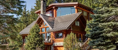 Snowridge  Chalet  5 Bedroom Ski-In/Out Creekside (3704)