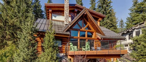 Snowridge  Chalet  7 Bedroom Ski-In/Out Creekside with Pool Table, Spa (3699)