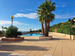 Piscine du bas du Domaine