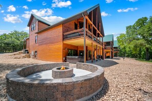 Beautiful wood siding. Private fire pit. This lodge is a dream!