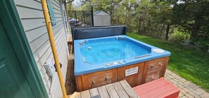 6 Person Hot Tub for Relaxing