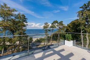 Large terrace overlooking the sea.