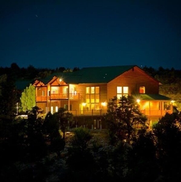 Beautiful Zion Mountain home with amazing canyon views.