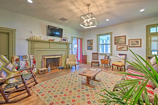 Wallingford Vacation Rental | 1BR | 1BA | 2 Small Steps Required for Access