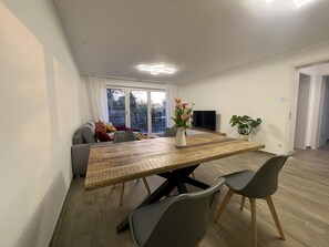 3-Zimmer Ferienwohnung mit 2 Schlafzimmer und Terrasse, max. 5 Personen