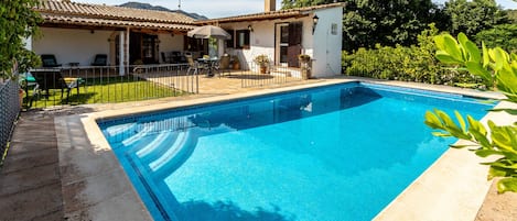 Garden with fenced pool