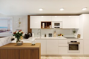 ~ The Kitchen with white marble - Maison Pantai ~ ABSOLUTY ANTIBES