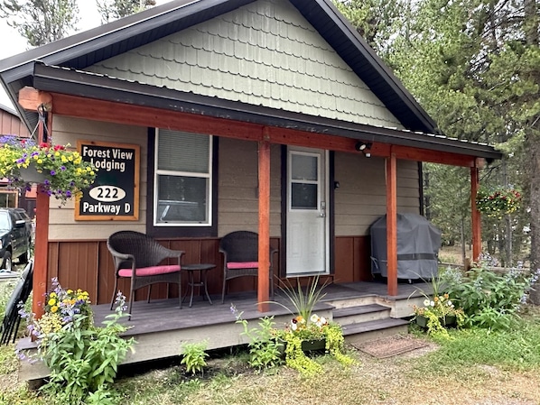 Porch with grill, sitting area