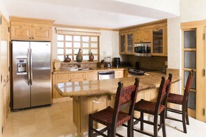 Full kitchen