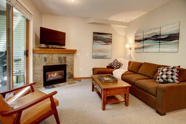 "An outstanding stay . . . this unit is gorgeous and very nicely appointed. Wonderful bed linens, comfortable mattresses. Kitchen has every convenience you would want. The location is excellent, especially if you have children"