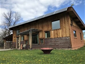 Front View of Cottage - showing firepit (red)