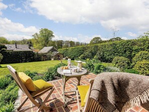 Sitting-out-area | Brook Farm Annex, Ashford