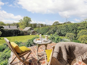 Sitting-out-area | Brook Farm Annex, Ashford