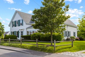 Located in Chatham Village you can walk to everything it has to offer!
