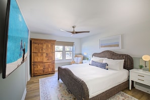 21-Emerald-Dunes-205-Master-Bed
